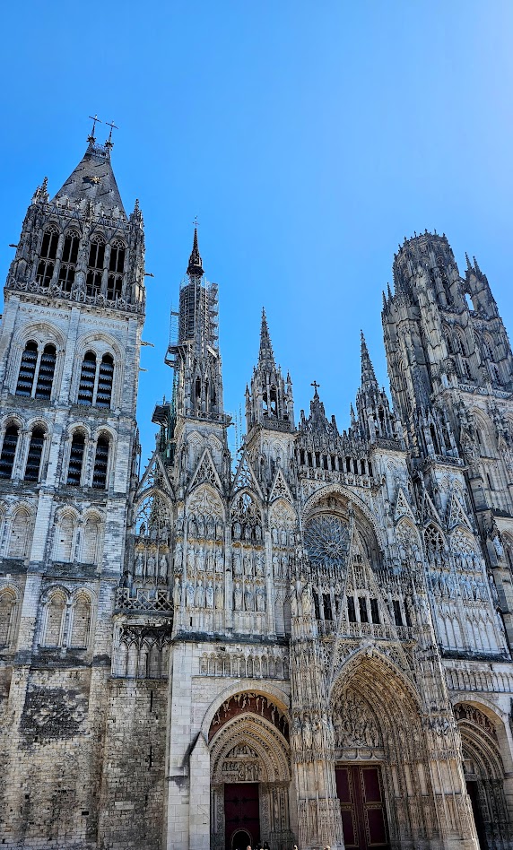 Catedral de Notre-Dame de Rouen, um dos principais monumentos góticos da Normandia, França
