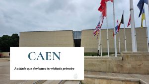 Memorial de Caen com bandeiras das nações aliadas em Caen, Normandia
