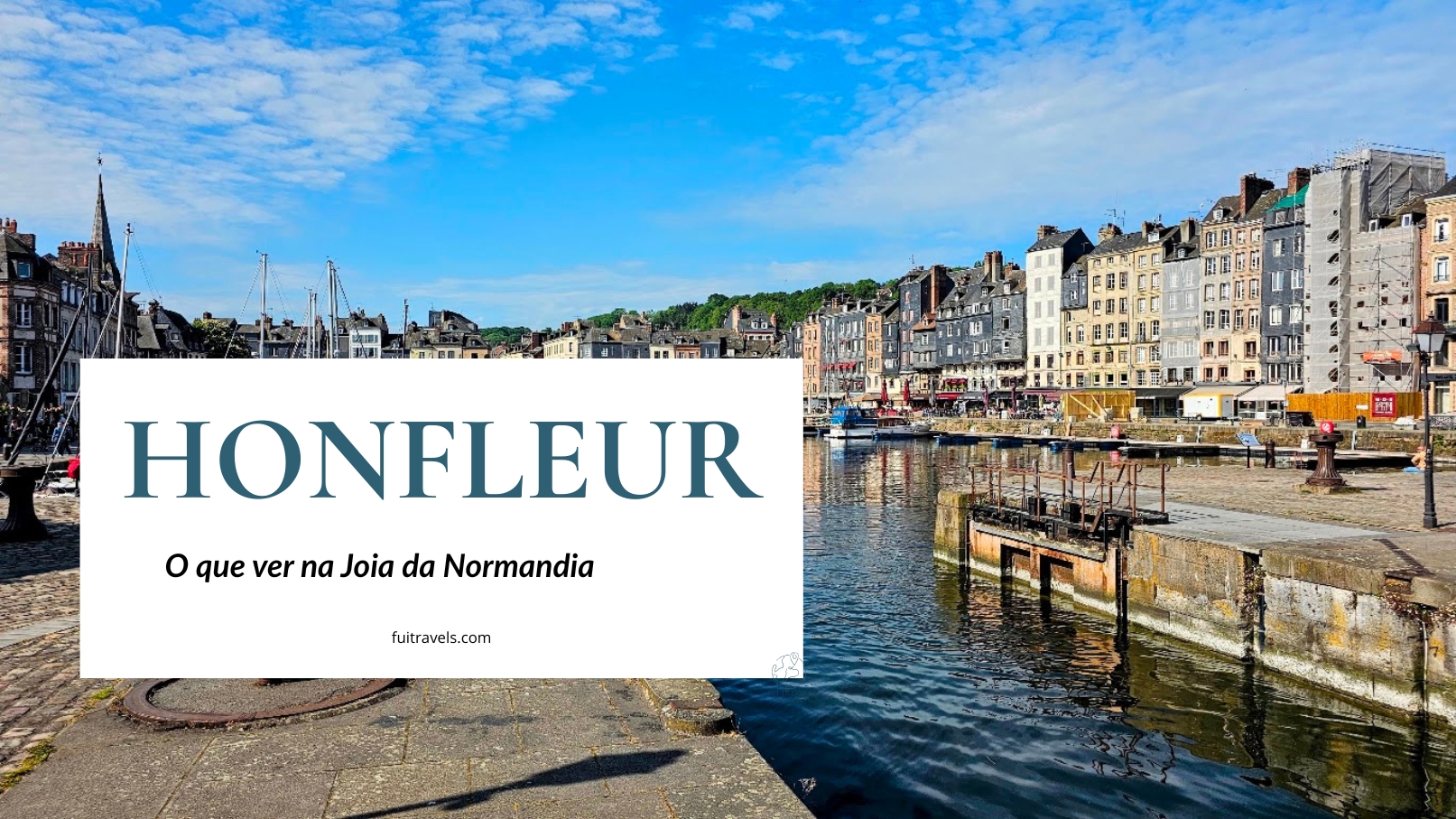 Vieux Bassin de Honfleur, com barcos e casas históricas à margem do porto