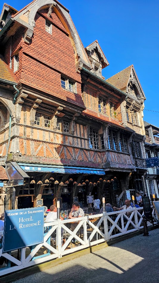 Manoir de la Salamandre, edifício histórico em enxaimel no centro de Étretat, na Normandia