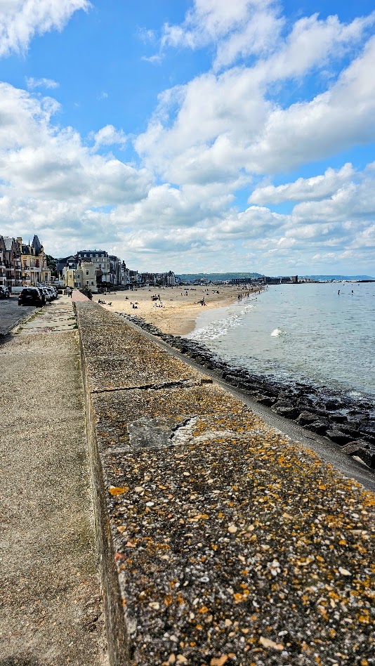 Promenade Savignac junto à praia de Trouville-sur-Mer
