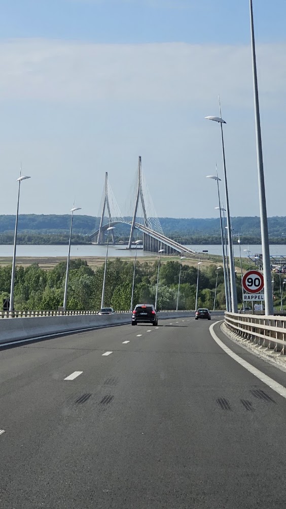 Ponte da Normandia sobre o estuário do Sena entre Honfleur e Le Havre